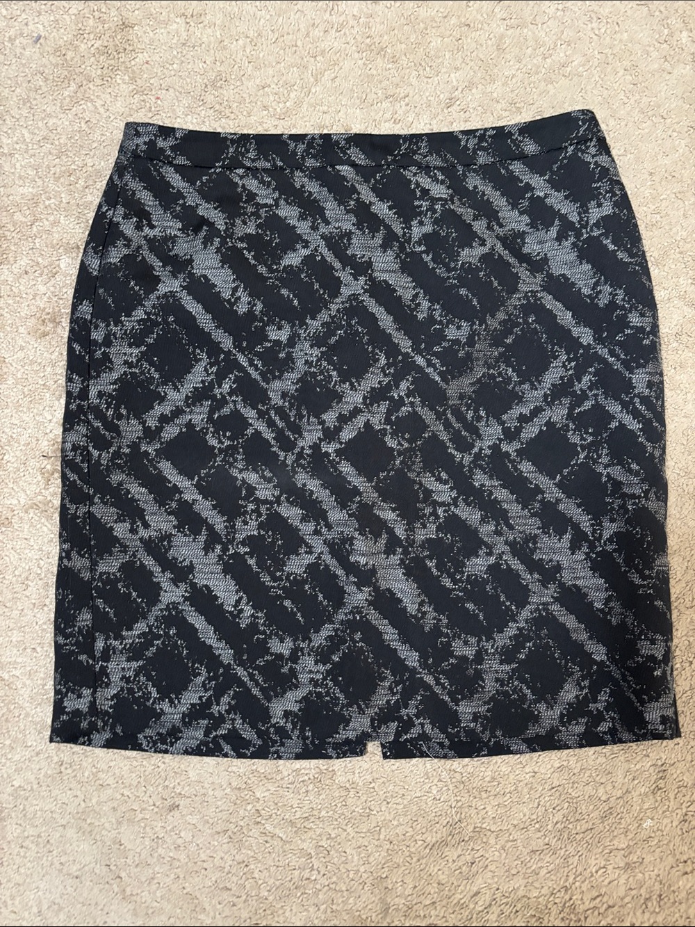 LOFT Black and Gray Patterned Pencil Skirt